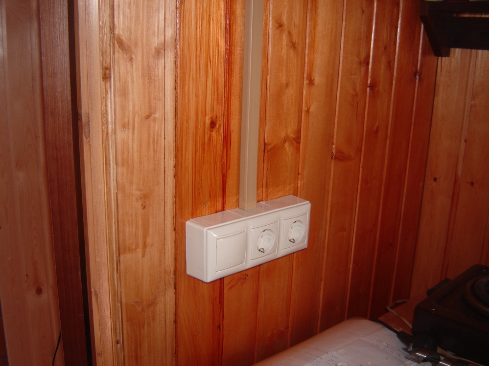 Ремонт стен в деревянном доме своими руками обычно начинается после обнаружения плесени или гнили