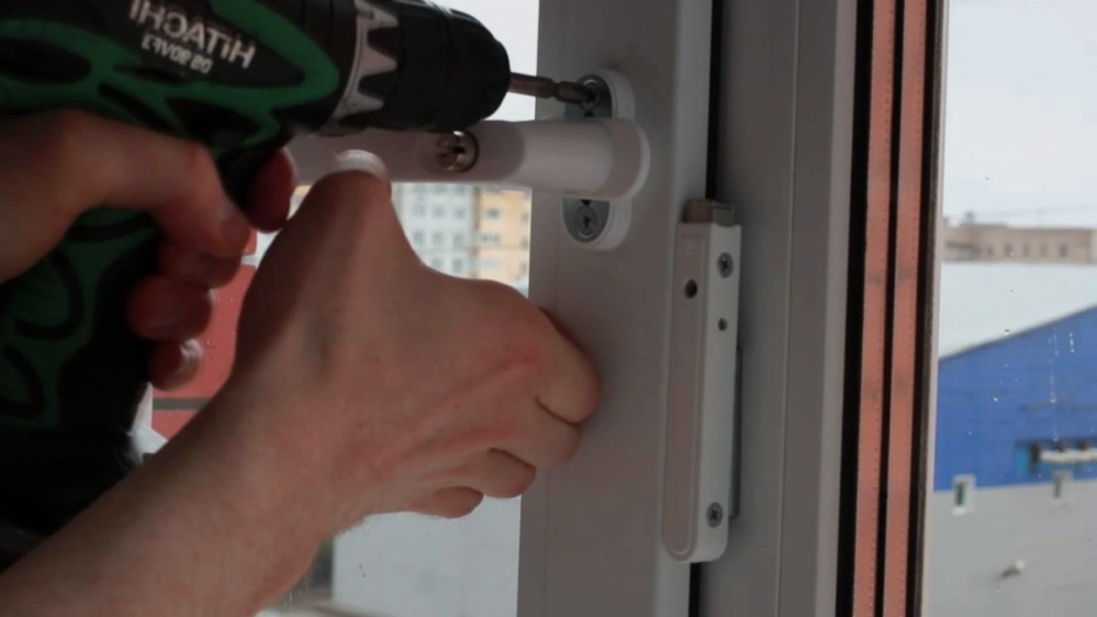 Как установить фурнитуру на пластиковое окно